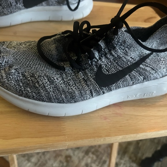 Nike Running Shoes - Picture 3 of 6